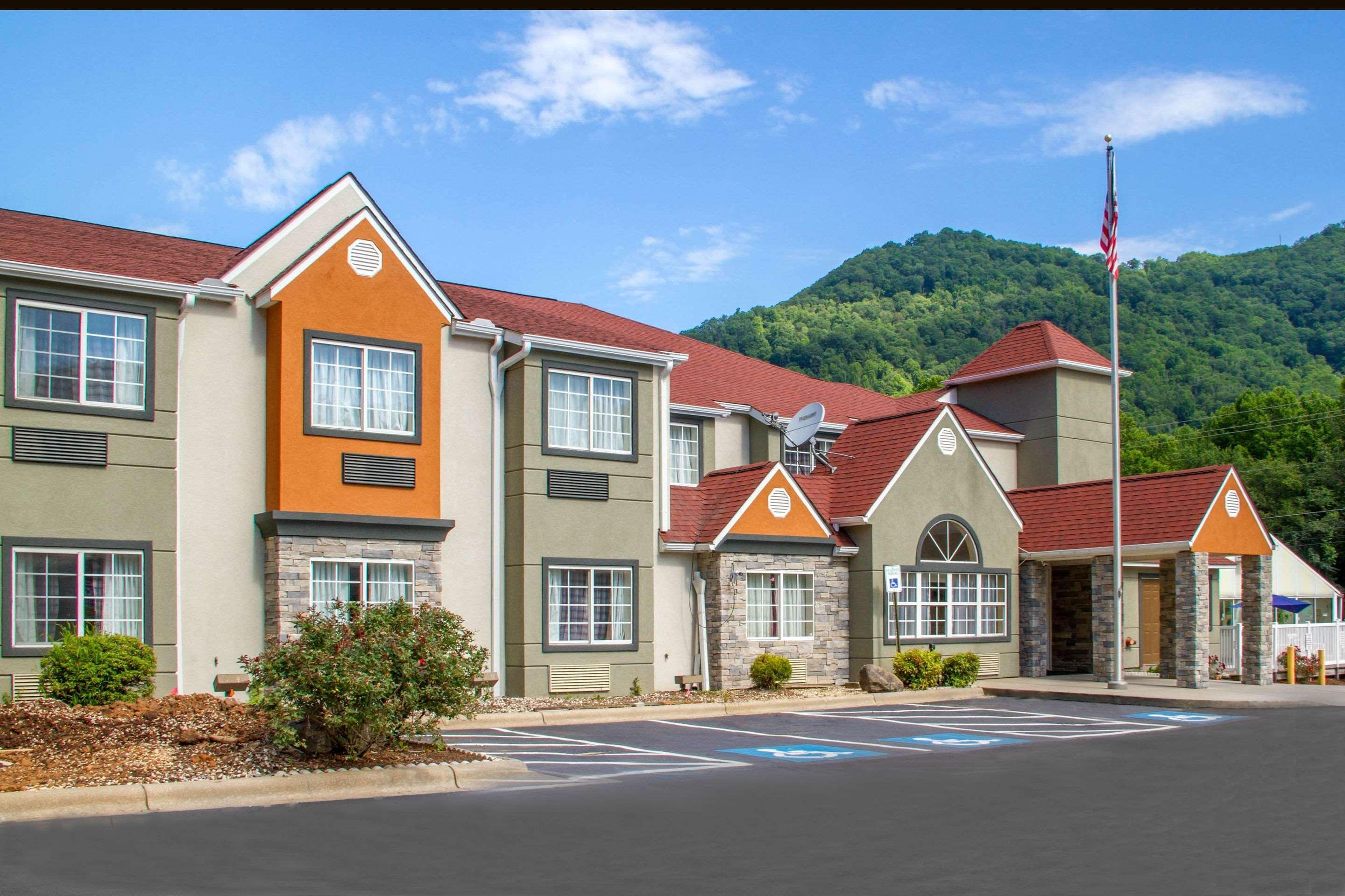 Quality Inn & Suites Maggie Valley - Cherokee Area Exterior photo